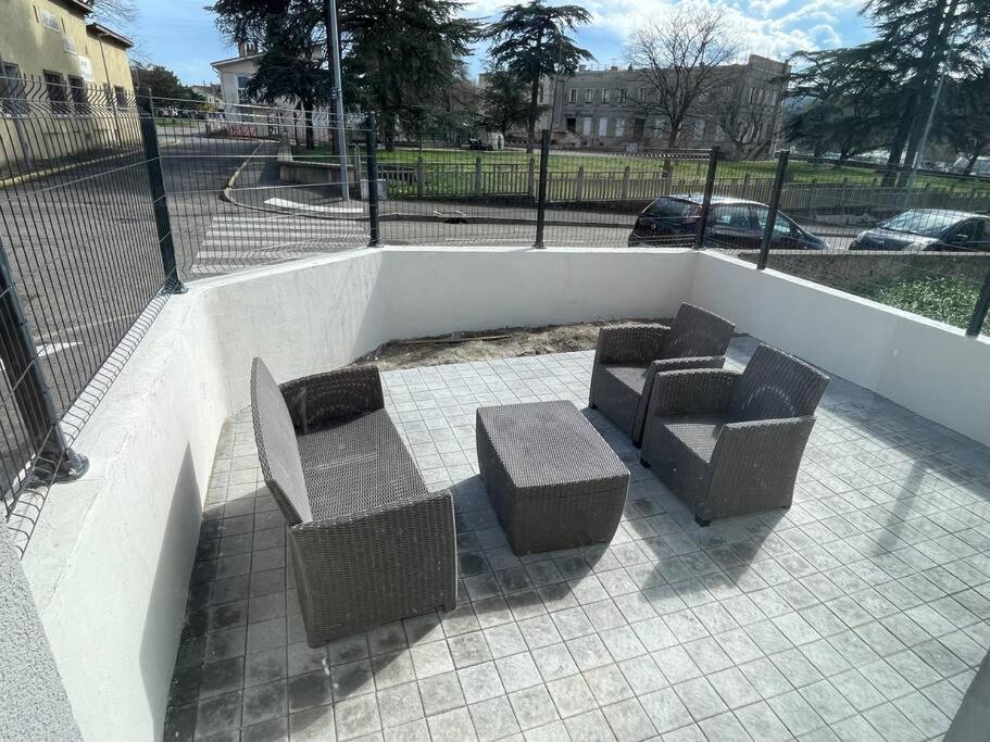 Petit Chateau Chasse-sur-Rhone Exterior photo